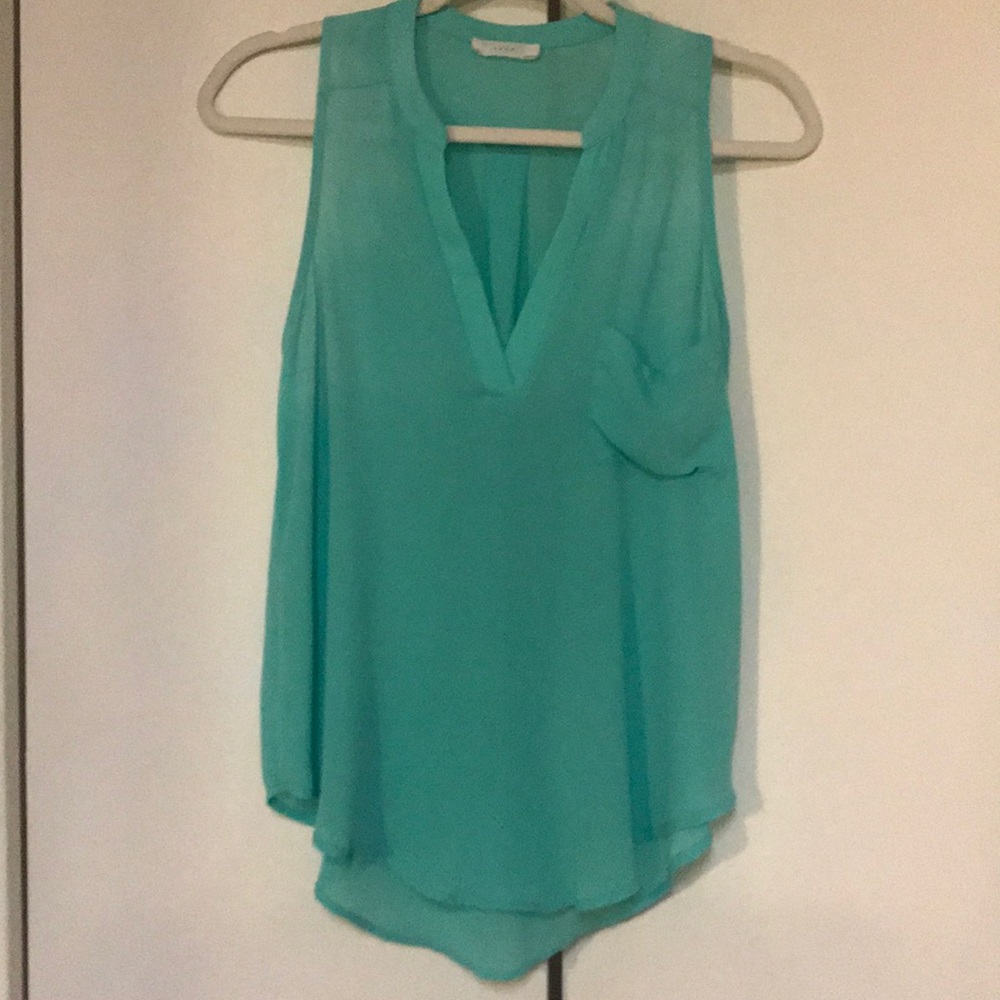 LUSH sleeveless high/low v neck